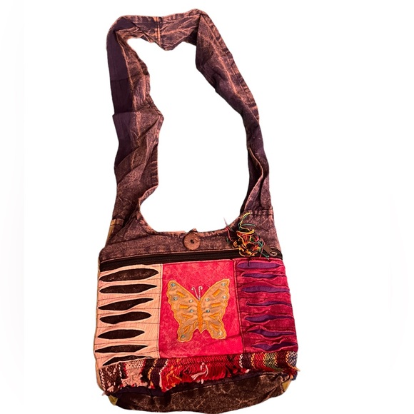 Handbags - NWT.  HIPPIE/BOHO/GYPSY/FESTIVAL BAG.  CL/GR02.  B556
